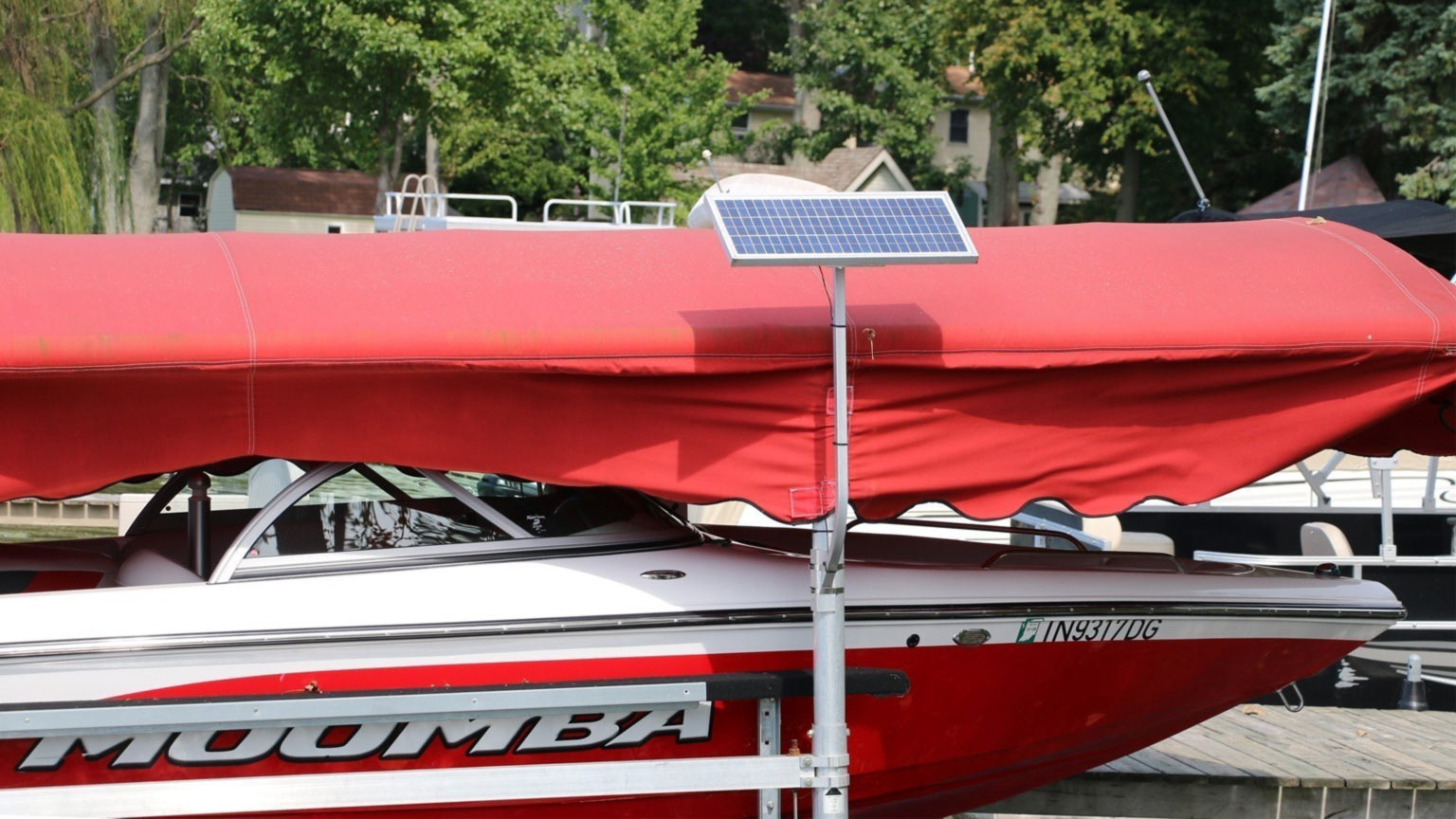 boat lift with solar charger